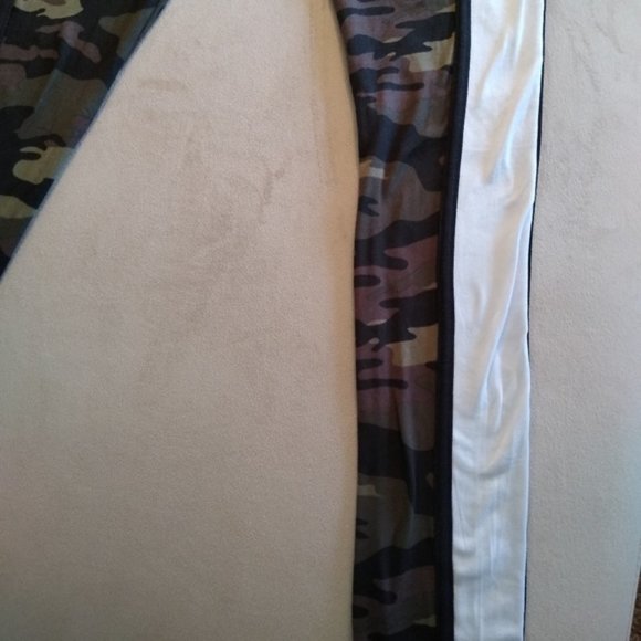 Rue21 Medium Camo Army Freedom Moving Military Highrise Leggings - Picture 5 of 5